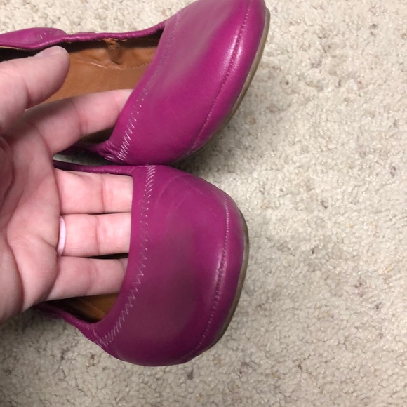 Excellent condition magenta Lucky Brand flats - Picture 2 of 4